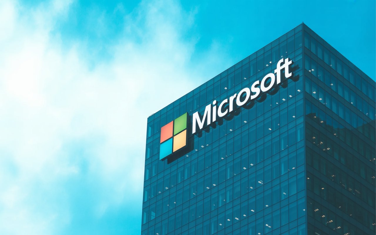 a-photograph-of-a-towering-modern-high-r_5RSyV2UMQ0ufWojA_LXloA_yVgCApidRRu2wAhCljBgFg